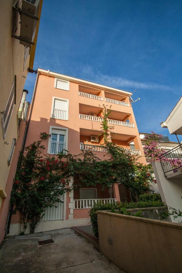 Apartments Knezovic غراداك المظهر الخارجي الصورة