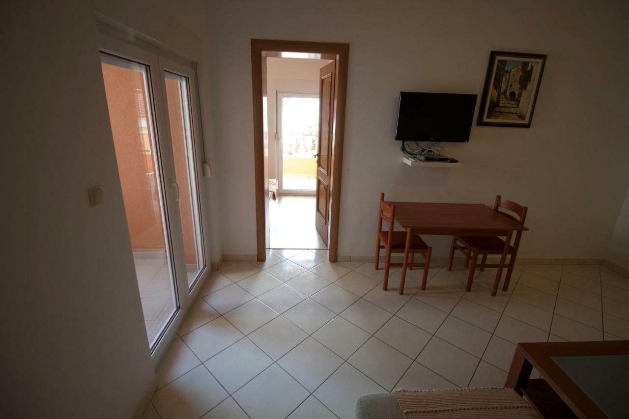 Apartments Knezovic غراداك المظهر الخارجي الصورة