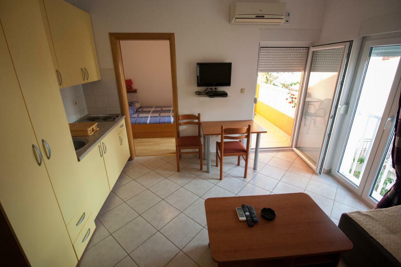 Apartments Knezovic غراداك المظهر الخارجي الصورة
