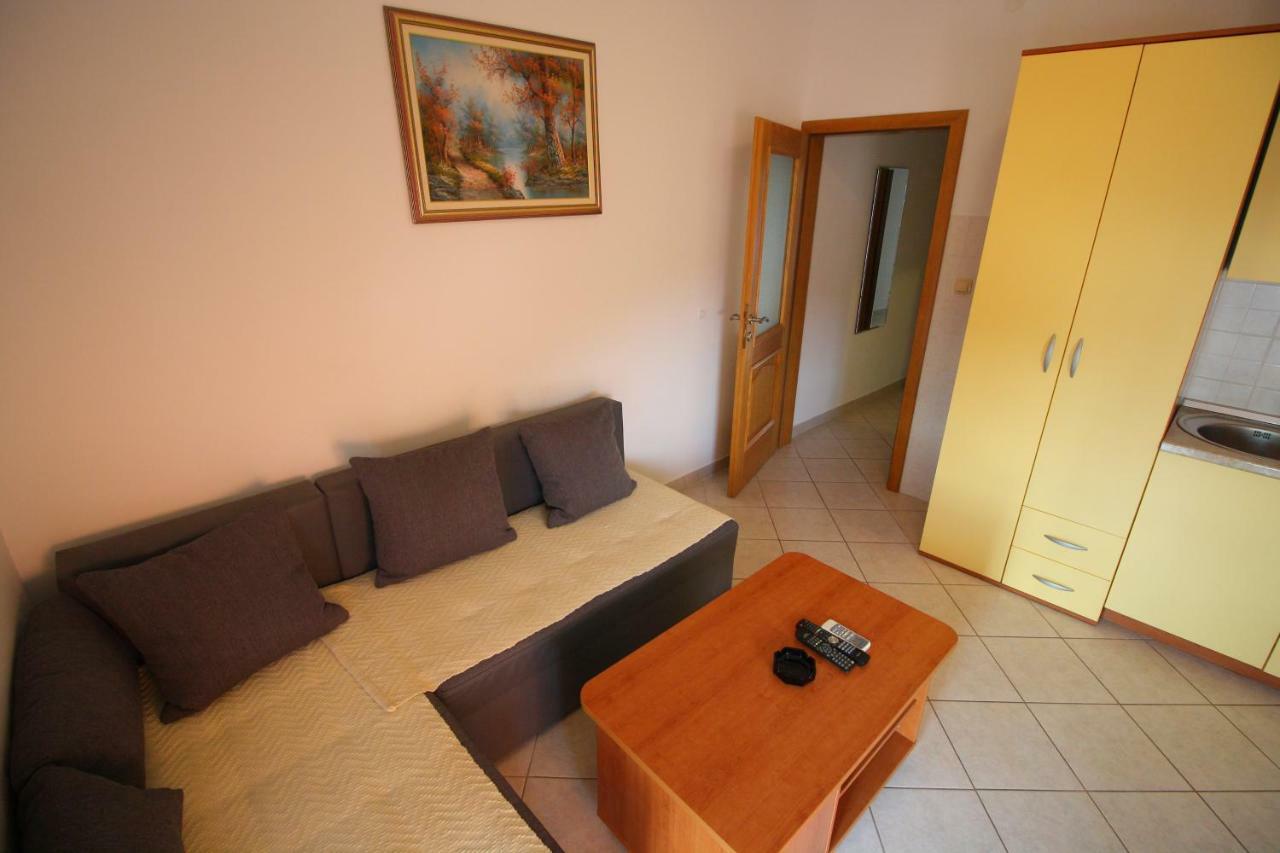 Apartments Knezovic غراداك المظهر الخارجي الصورة