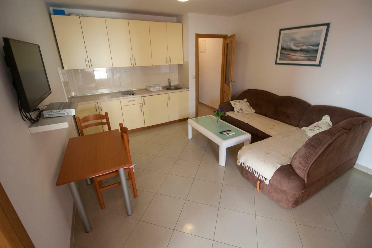 Apartments Knezovic غراداك المظهر الخارجي الصورة