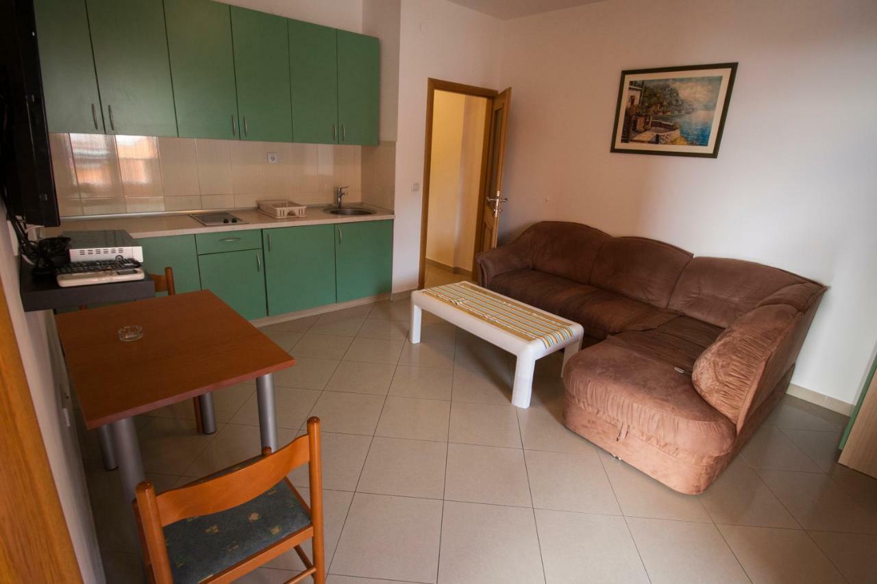 Apartments Knezovic غراداك المظهر الخارجي الصورة