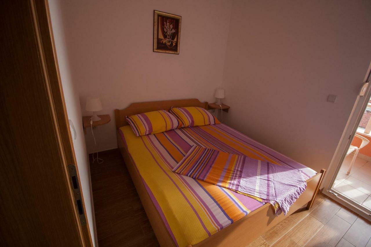 Apartments Knezovic غراداك المظهر الخارجي الصورة